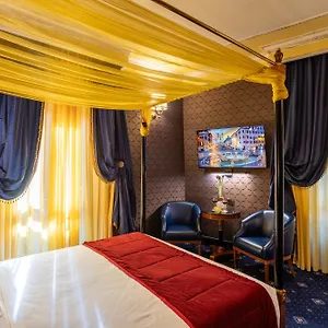 Manfredi In Hotel